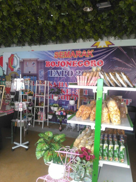 Kerajinan dan Makanan Khas Bojonegoro di Expo Bojonegoro 2018